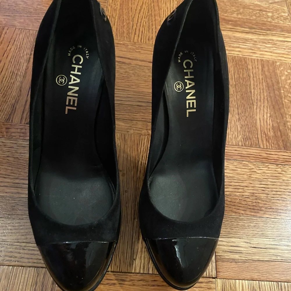 Chanel Black Suede Platform Pumps - Picture 3 of 6